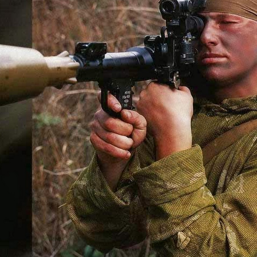 Гранатометчик с РПГ 7. Солдат с РПГ 7. РПГ стрельба. Солдат с гранатометом.