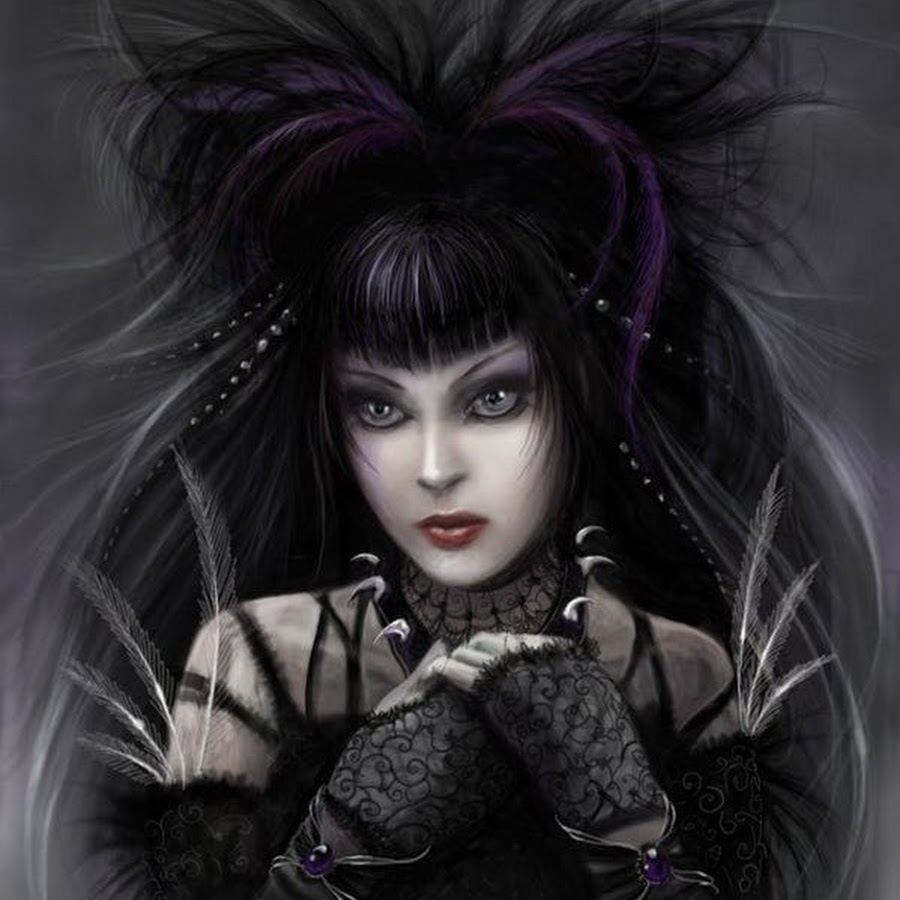 Страшная ведьма с черными волосами