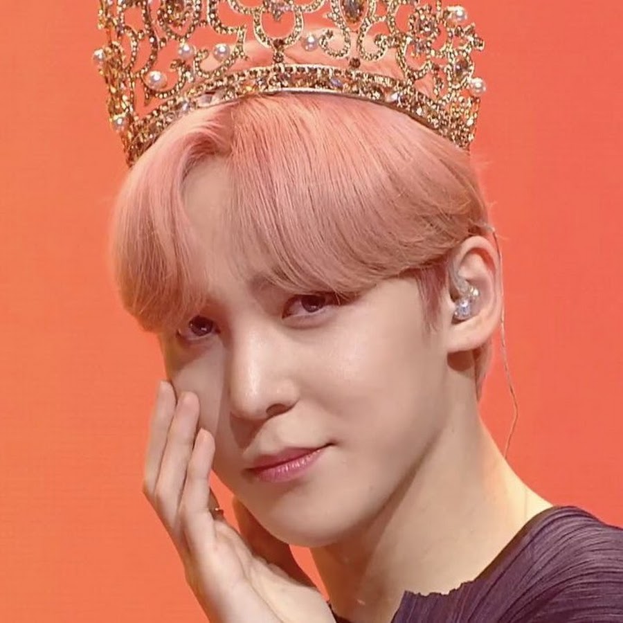 AKedOLR3ubKEto01RT1eVgA_4vrogrYHXsWVNTXM7SRg=s900ckc0x00ffffffnorj