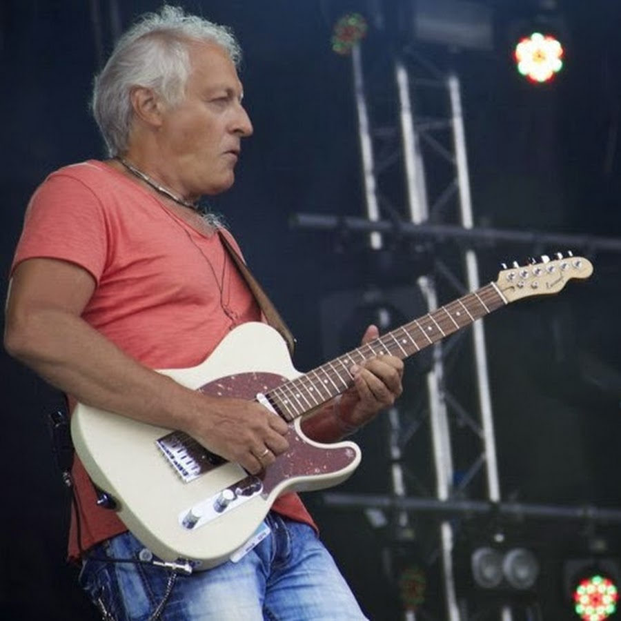 Фатхиддин гитарист 2022. Пой седой. Седая ночь шатунов текст. Седой цыган и барабан. Пой седой.