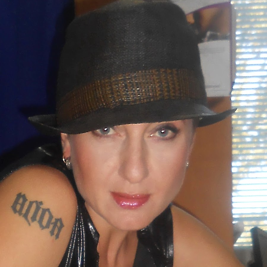 часы на руке хадид. джи джи лайв. джи джи лайв. джи джи лайв. джи джи лайв.