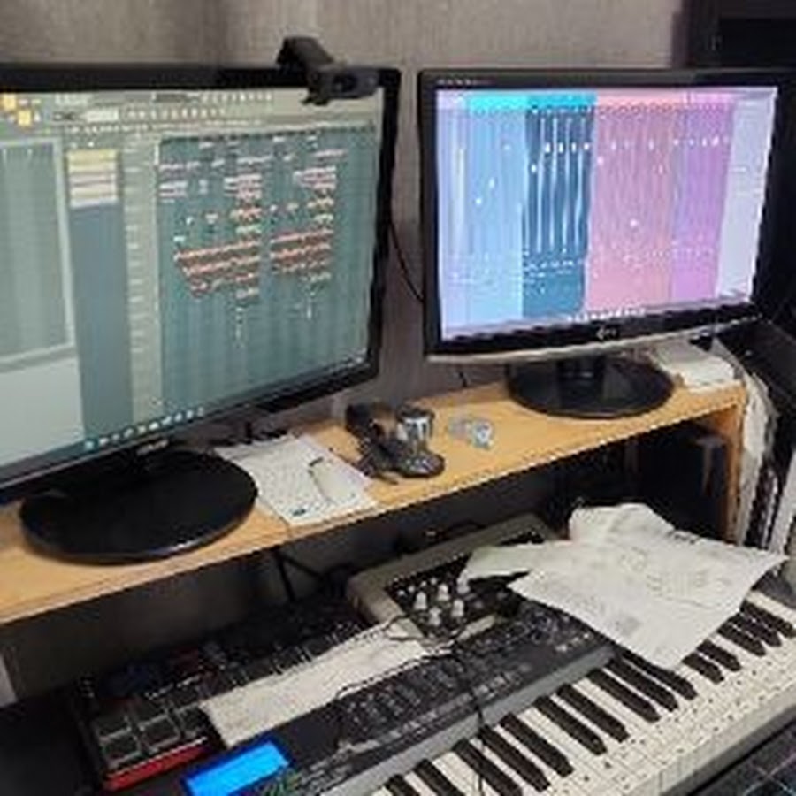 Маг из игры клеш рояль крупным планом