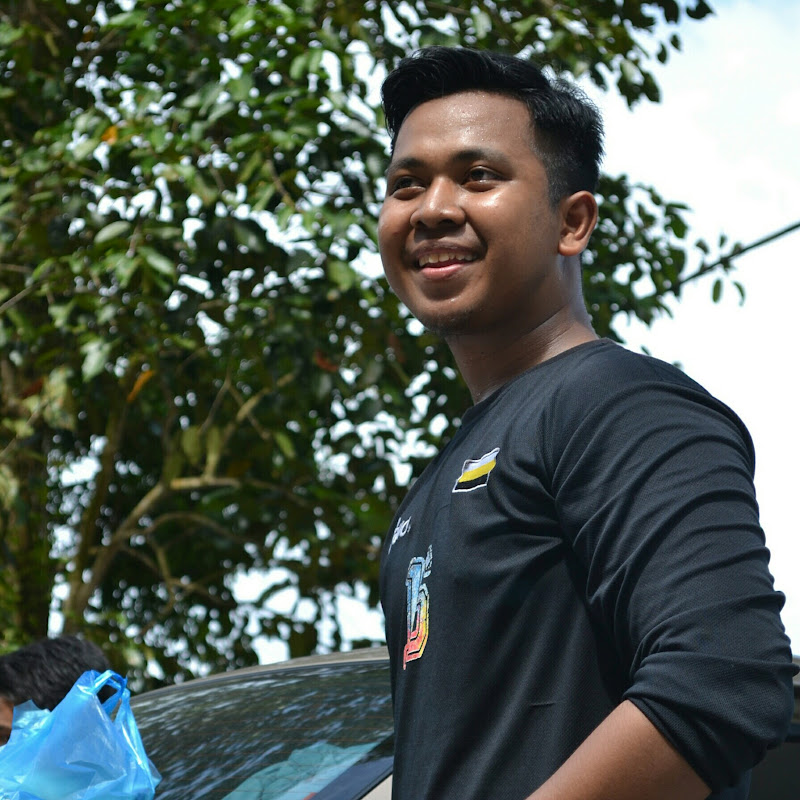 Shaffiq Surani - 網紅的藏寶箱 