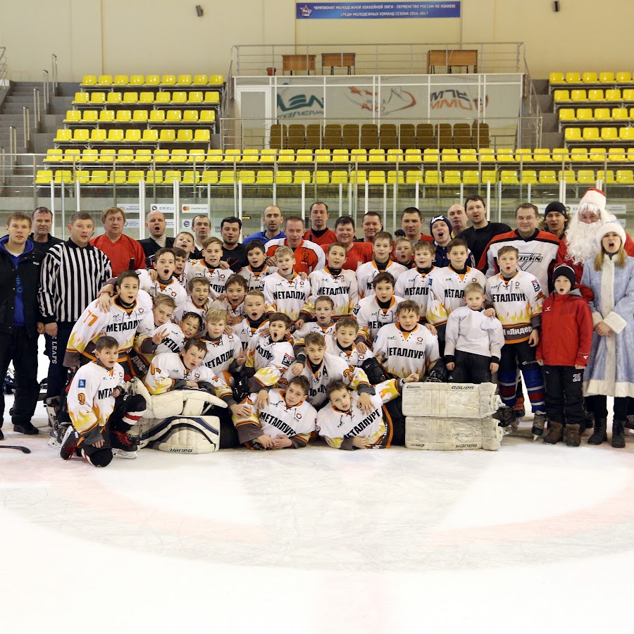 Площадь дк металлург верхняя пышма. Дворец культуры металлург пышма. Дворец верхняя пышма. Дом культуры верхняя пышма. Металлург верхняя пышма 2008.