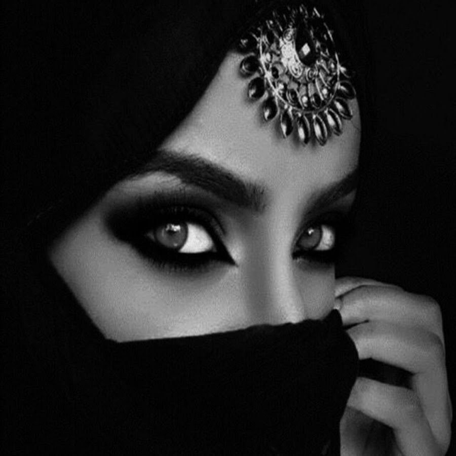 Саудовская аравия абайя. Никаб вуаль бурга маска. 18 арабски. 18 арабски. Арабский почерк.