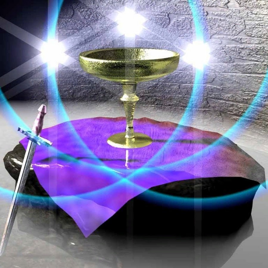 святая чаша потир. кубок святого грааля. божественная чаша. золотая чаша грааль. магическая чаша грааля.