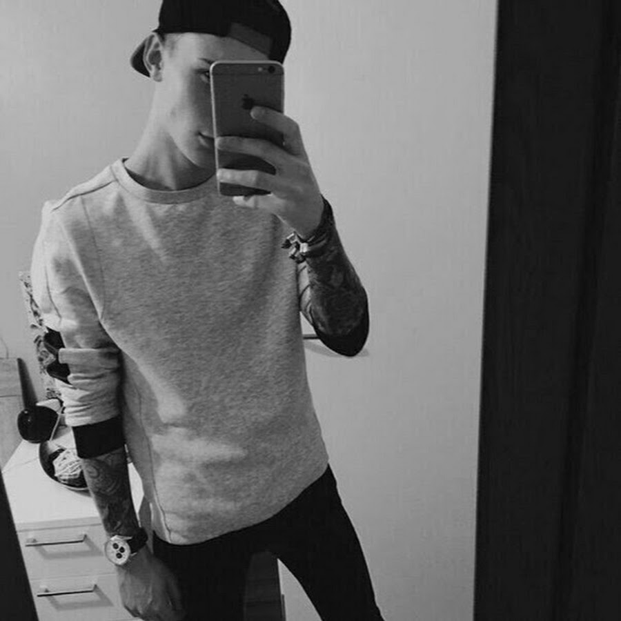 Парень 18 лет без лица