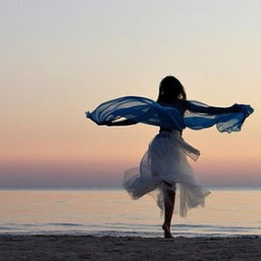 девушка в прыжке. танец счастья. свадебные фотосессии в прыжке. сияющая девушка. девушка легкость.