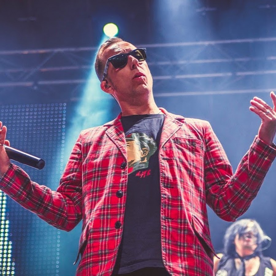 олень мемы. наивный парень.