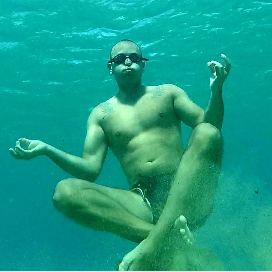 Desnudo Guy Underwater