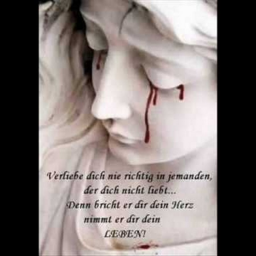 девушка плачущая кровью