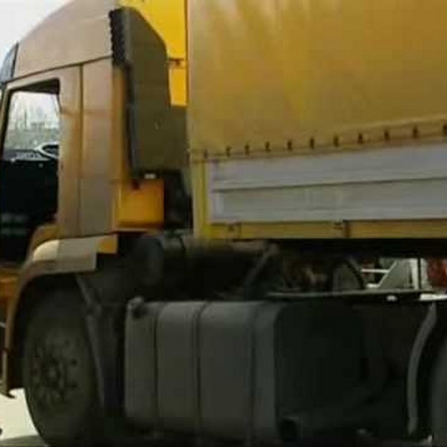 Мерседес на дороге. Песня дальнобой бой бой. Песня про северный дальнобой. Песня дальнобой бой бой. Памятник суворову на чертовом мосту изрисовали.