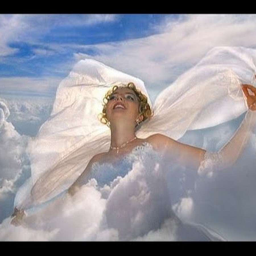 взор в небо. молится на фоне неба. буду я просить у неба. буду я просить у неба. любовь.