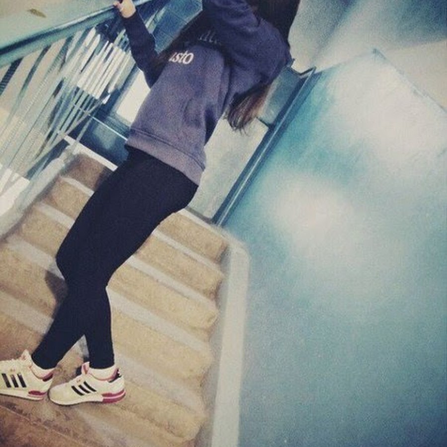 фотографии девушек 17 лет без лица дома