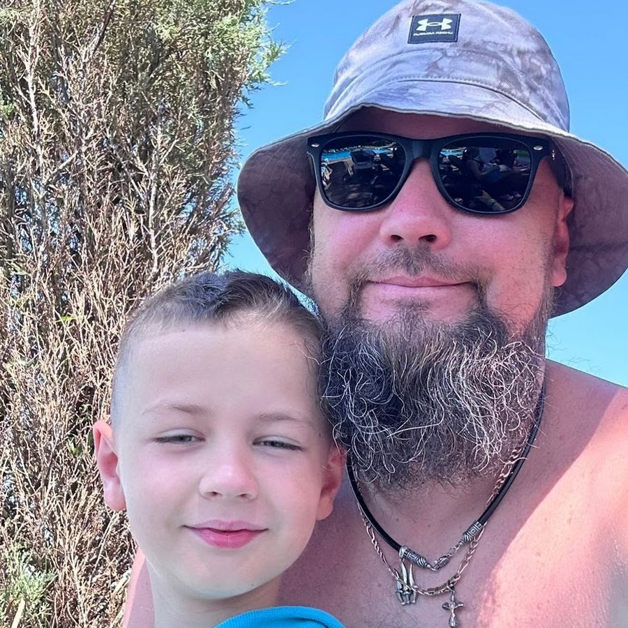 Шмель прикол. Смешная пчела. Пчела картинка. Пчела стикер