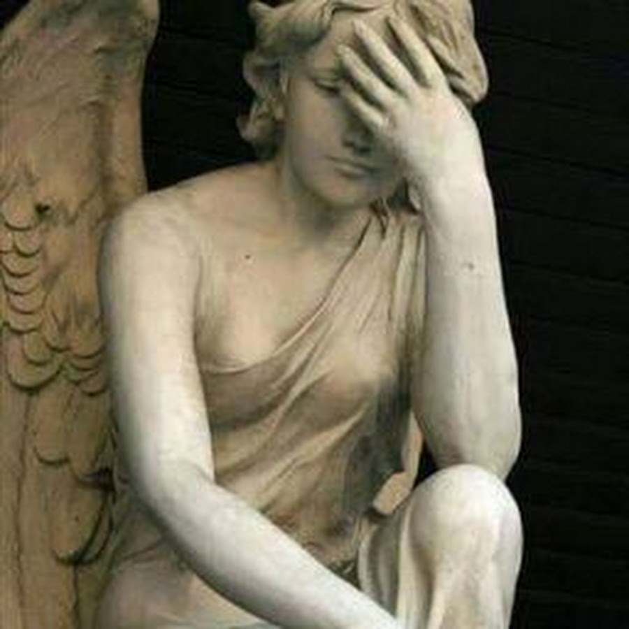 Статуя ангела фейспалм