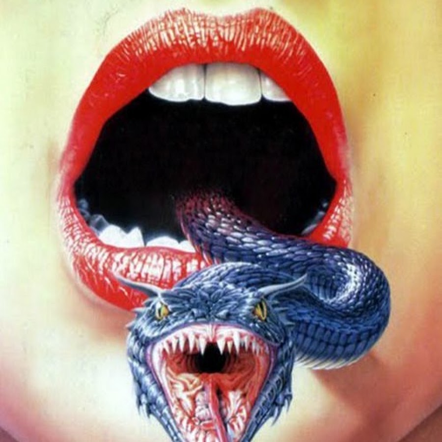 Змея изо рта
