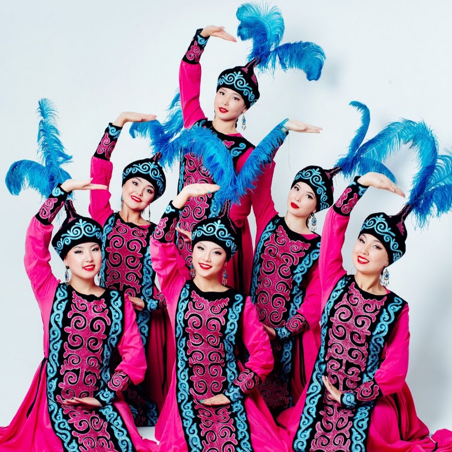 Популярная казахская музыка. Киргиз бий. Казахский танцевальный костюм. Костюмы для танцевальных коллективов. Казахский костюм для танца.