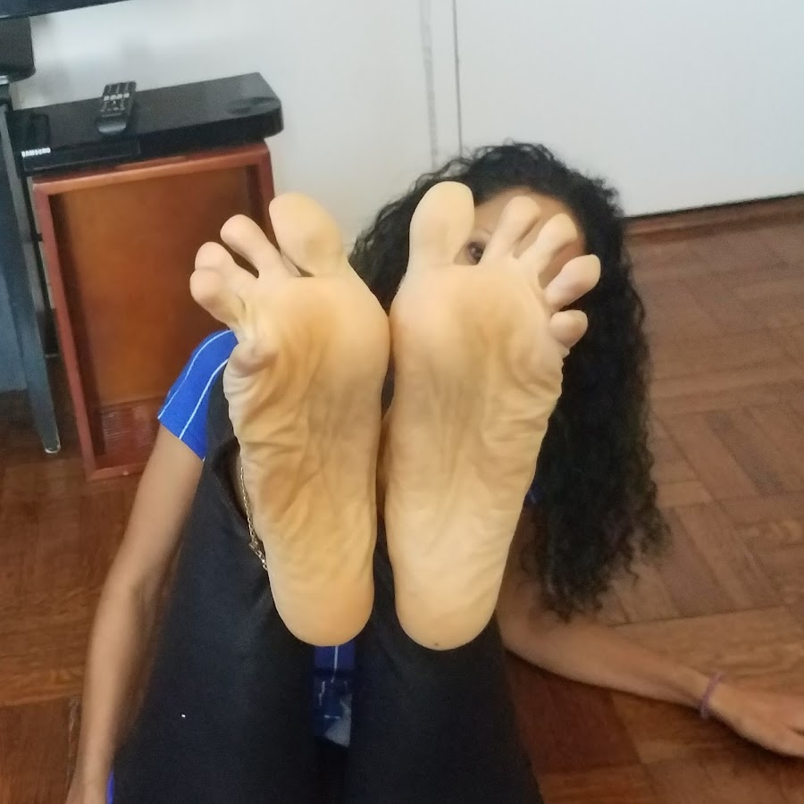 Queen yessenia feet
