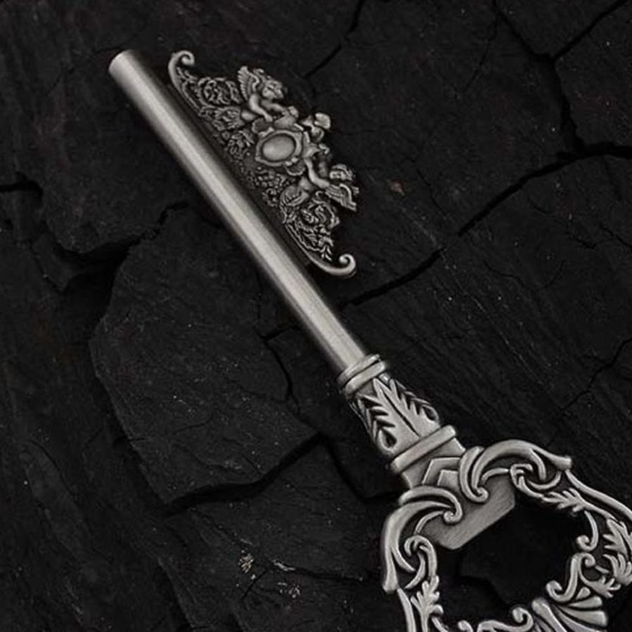 Wonders ключ. Символ чудо женщины кольцо. Брелок для ключей чудо-женщина. Открывашка в виде девушки. Wonders ключ.