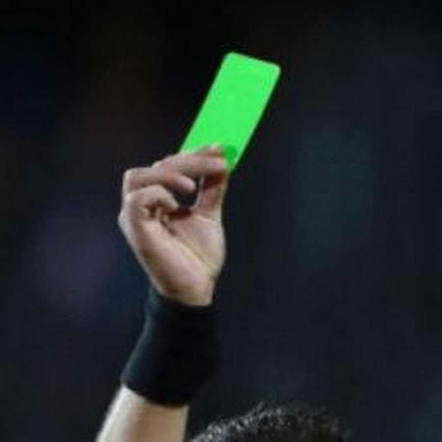 Сколько желтых карточек в футболе. Кристиан Галано. Кристиано Галано арбитр зеленая карточка. Зеленая карточка в футболе. Судейские футбольные карточки.