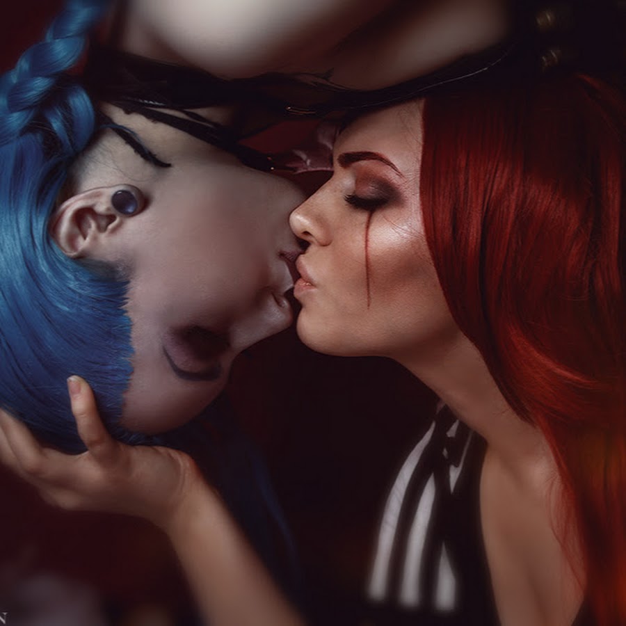 Smoke kiss. Леби трил. Лесби арт сладкий плен