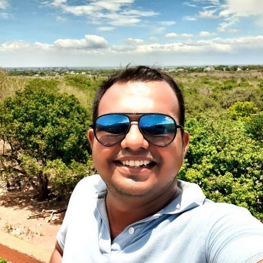 тату на запястье мама. татуировка мама надпись на руке. тату на запястье мама. татуировка на руке мама с детьми. символ семьи тату.