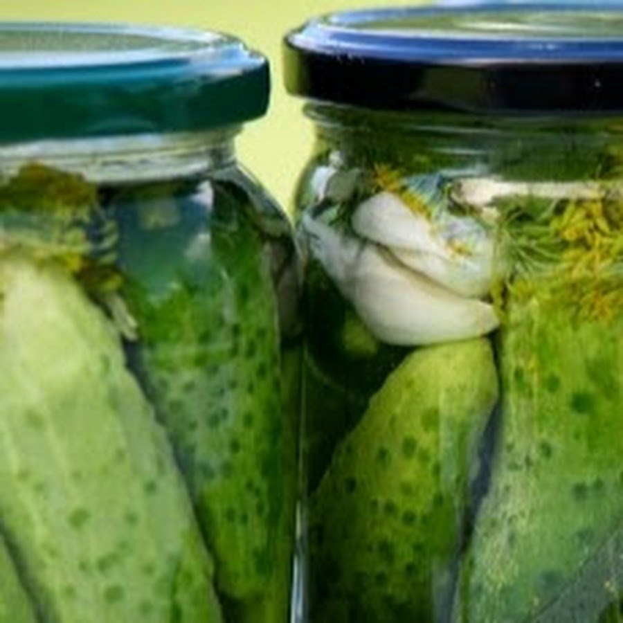 Можно ли закрывать на зиму горькие огурцы. Горькие огурцы как солить. открыть банку с огурцами.