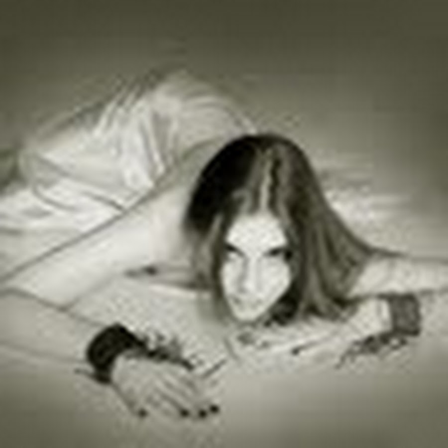 Сложный характер у девушки. Девушка страдает. Девушки со сложным. Фотосессия со светом. Девушки со сложным.