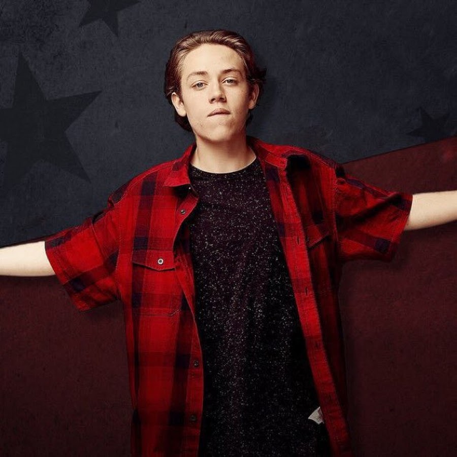 Carl gallagher. Ethan cutkosky. карл галлагер carl gallagher. Carl gallagher. итан каткоски.