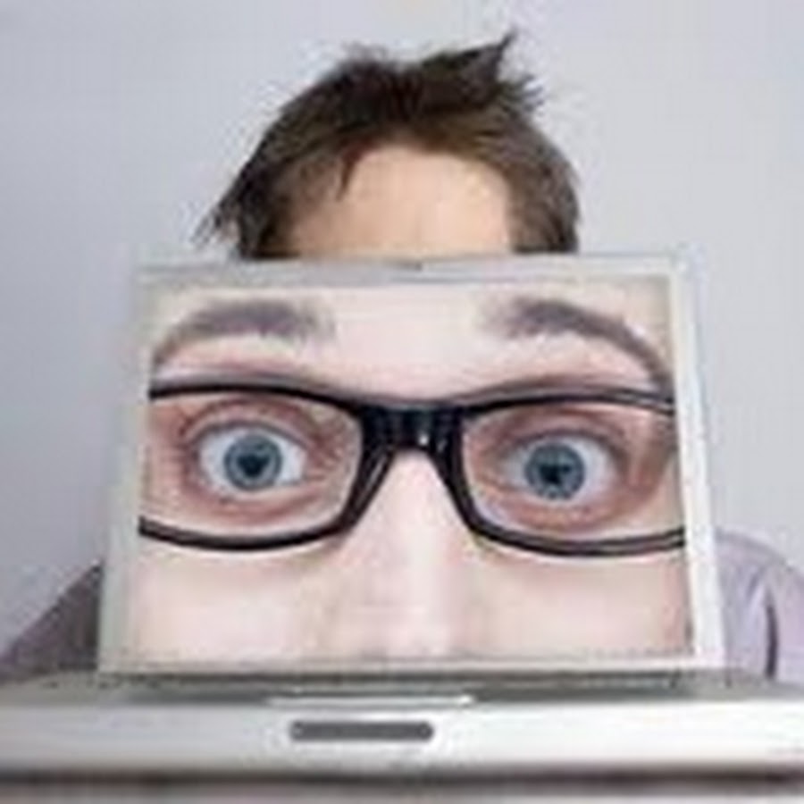 Включи глаз экрана. Глаза от компьютера. Компьютер и зрение. Компьютер с глазами. Монитор с глазами.