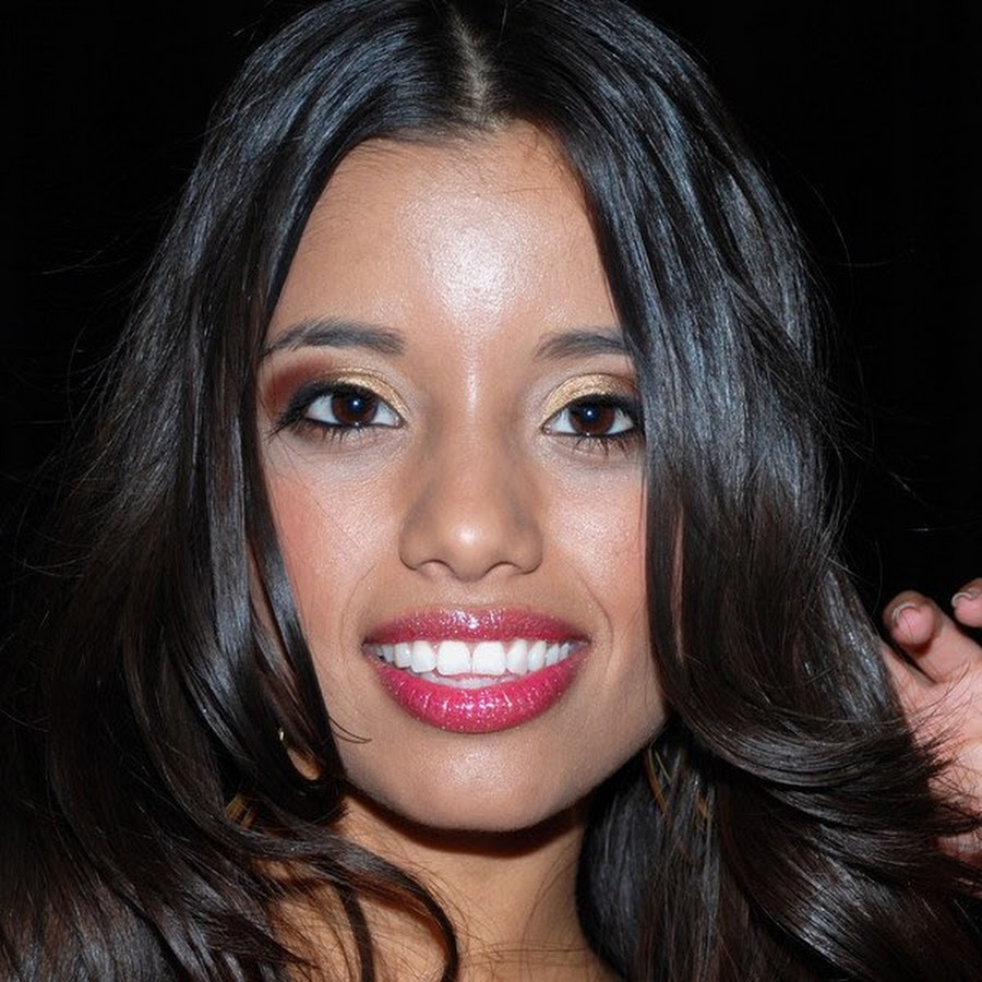 Lupe Fuentes приковывающее внимание