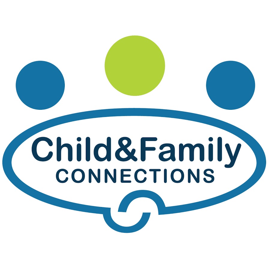 Family connect. Family connect. Family connected. большая семья у дома. Family connect.