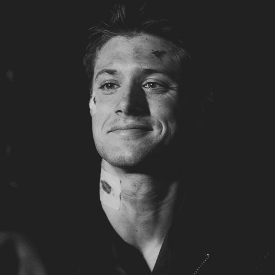 Полет ракеты ночью. Космический корабль в небе. Ракета в ночном небе. Ракета в ночном небе. Как выглядит ракета ночью.