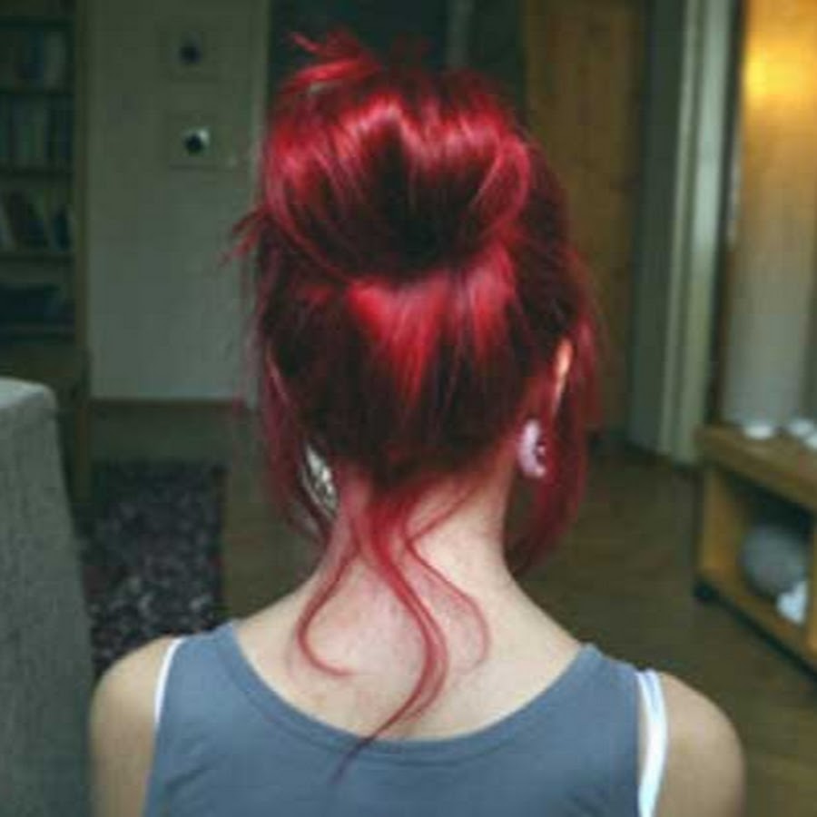 Красные затылки. Красные короткие волосы. Покрашенные волосы на затылке. Волосы с красным затылком.