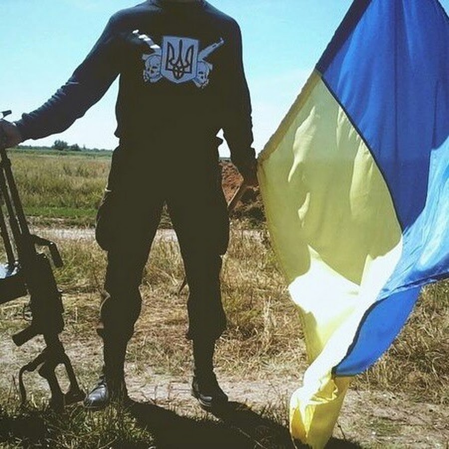 Украинцы вк. Украинские патриотические. Авы для украинцев. Флаг Украины аватар. Человек с украинским флагом.