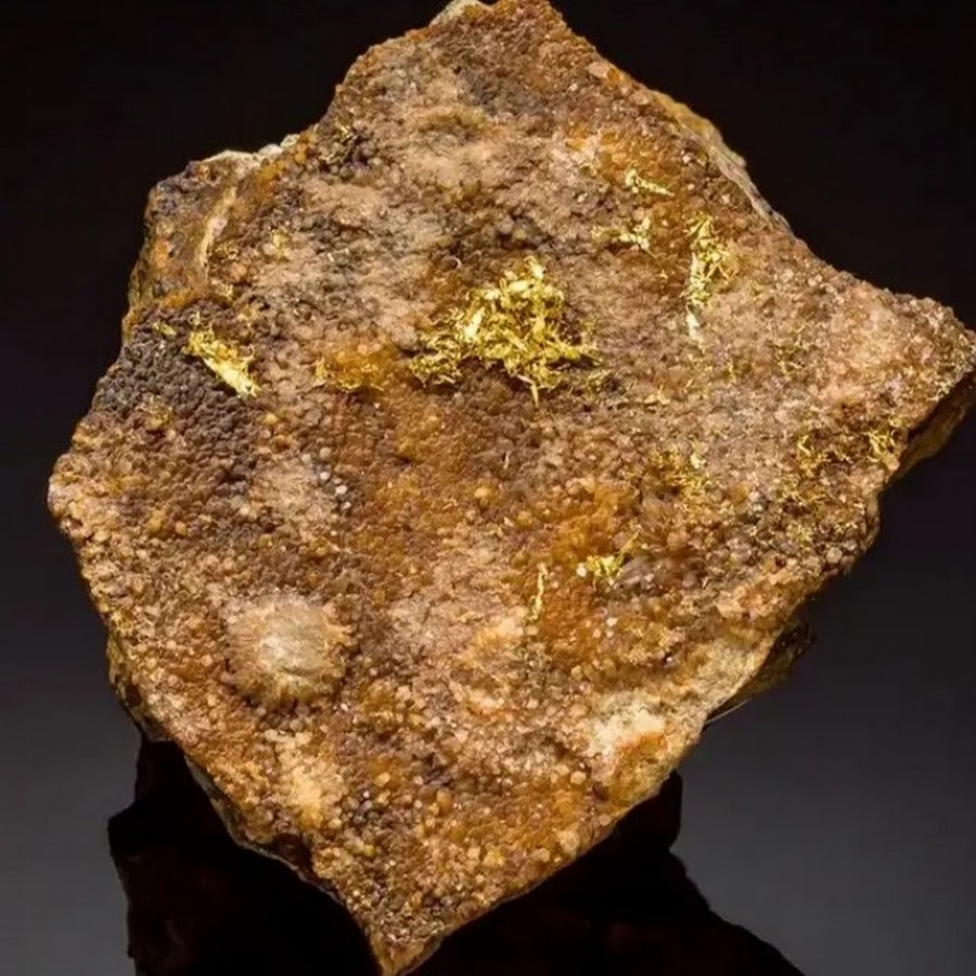 Gold stone. Пирит самородок. Минерал самородок кварц. Пирит кварц и золото. Золото-ТЕЛЛУРИДНЫЕ руды.