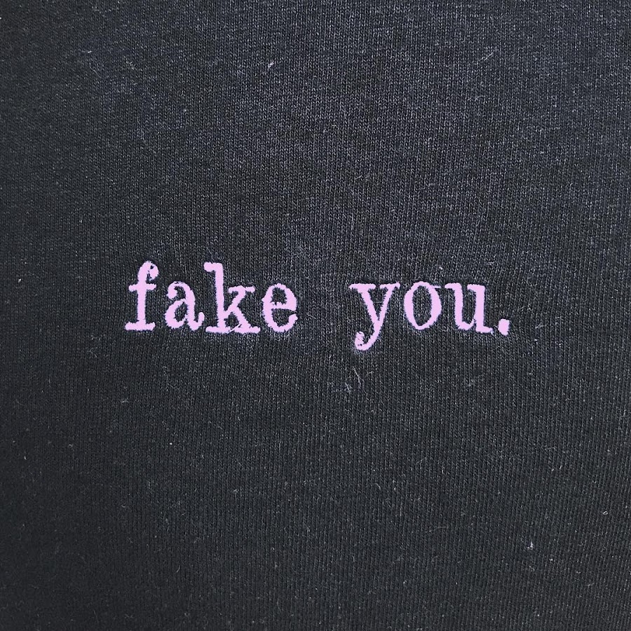 Fake you. Надпись fake you. Картинки fake you. Обои fake you.