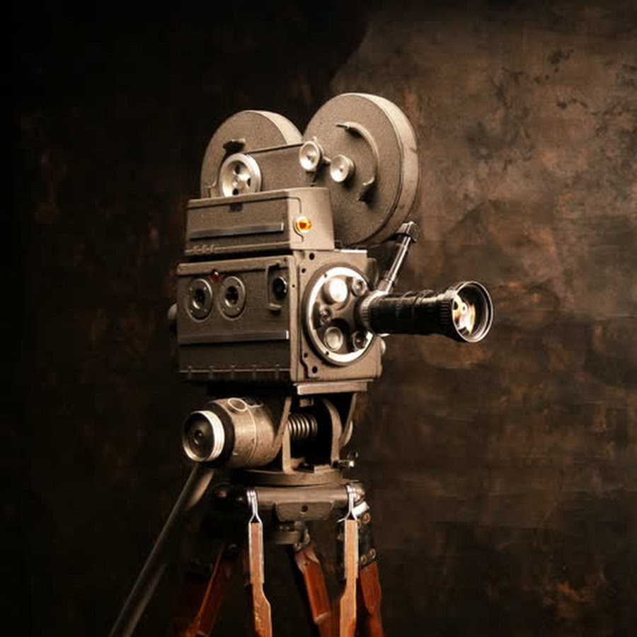 Кинокамера делает 32 за 2. Старая кинокамера. Кинокамера ретро. Первая кинокамера. Стационарная кинокамера.