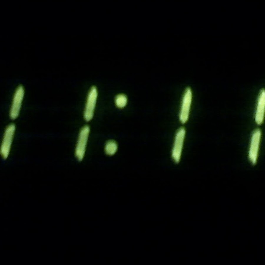 Что означает видеть 11 11. Часы 11:11. 11 11 На часах. 11 11 На зеленых часах. Время 11:11.