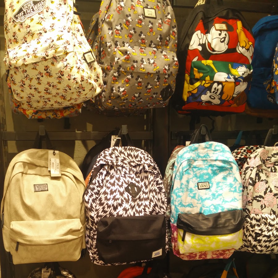 Маленький рюкзак для девочки. Магазин рюкзачок. Школьный рюкзак майк маре. Стильный женский рюкзак. Выкладка рюкзаков.