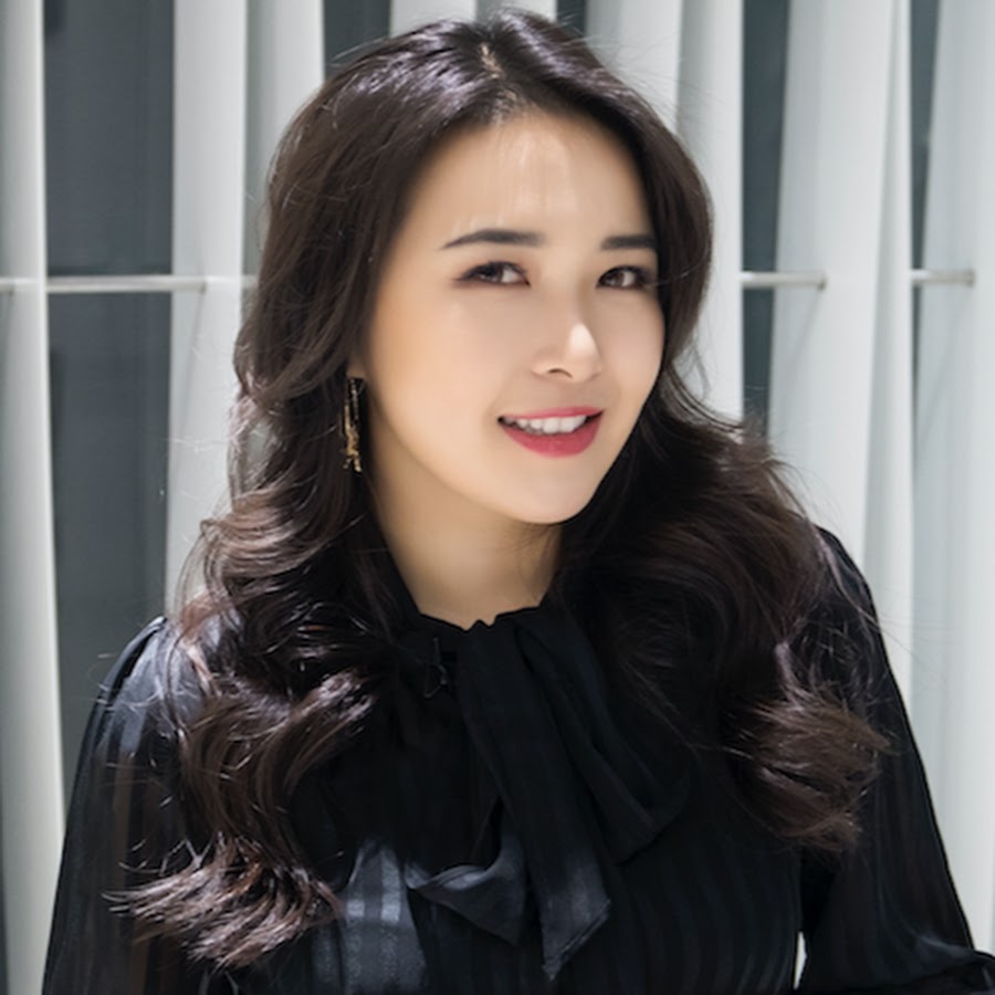 Welcome to my channel! :)
Ever since Satoshi created Bitcoin, the entire world has been fascinated by blockchain technology. The deeper I learnt about it the more absorbed with this tech. That’s why I’ve been sharing my understanding of the blockchain and the creation of this channel.
Now I’ve been posting blockchain-related contents systematically, including technical knowledge, news review and projects analysis. The world of the blockchain is dynamic, so we may not satisfied with an abstract knowledge of the blockchain. Its application in the real world is of huge benefits to know. Meanwhile, different projects abound in the blockchain world are appallingly unequal in terms of quality. I will peel those projects gradually, to help blockchain lovers better understand projects.
Website:www.CamilleonFinTech.com
Wechat公众号: Camille大表姐
Instagram: rougewater
小红书:卡蜜儿大姐
Love you guys!