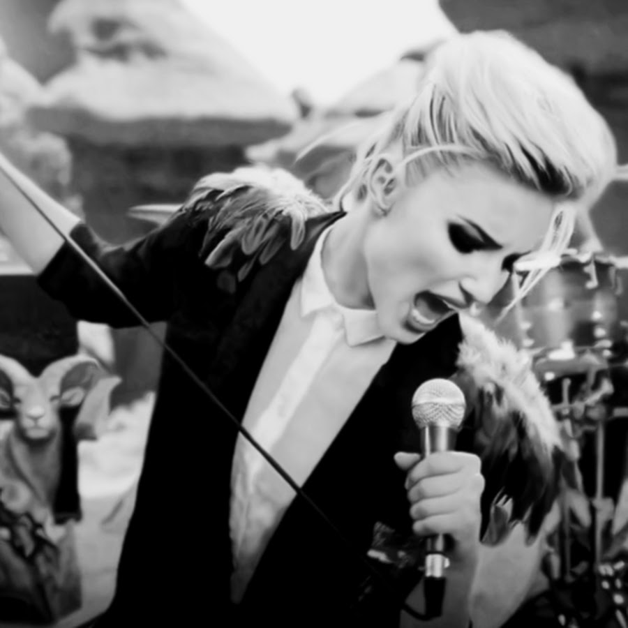 The killers just another girl. Just another girl the killers клип. Дианна агрон the killers. Дианна агрон just another girl. Just another girl актриса.