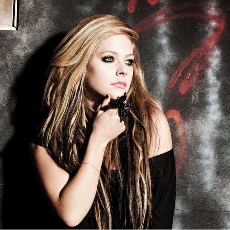Аврил лавин 2022. Аврил лавин 2022. Аврил перевод. Альбом аврил. Avril lavigne photoshoot.