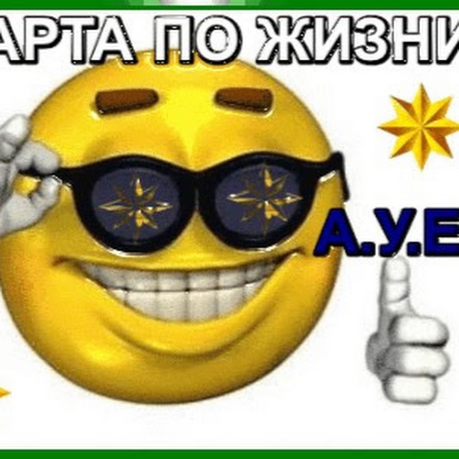 Красивый парень в бейсболке