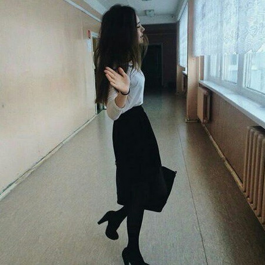 Девушка на учёбе без лица