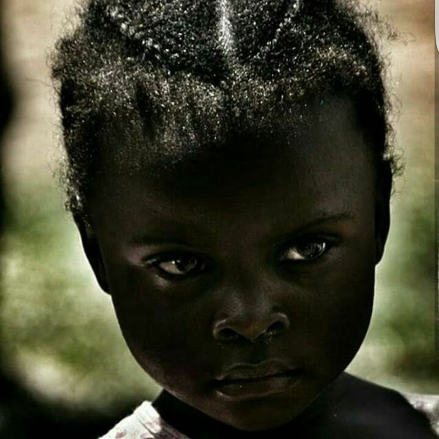 Черные национальности. Красивые черные люди. Африканцы с голубыми глазами. Красивые черные дети. Маленькая черная девочка.