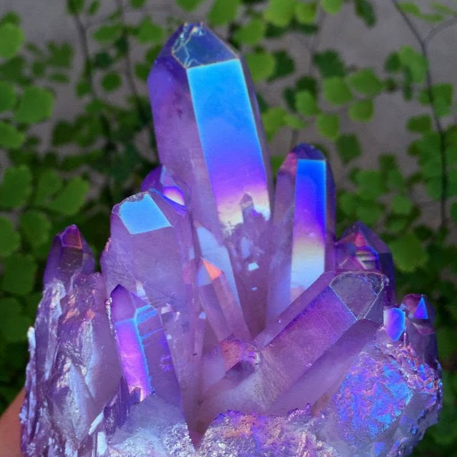 Потратить кристаллы. Голубой кварц минерал. Красивые Кристаллы. Красивые камни. Самые красивые Кристаллы.