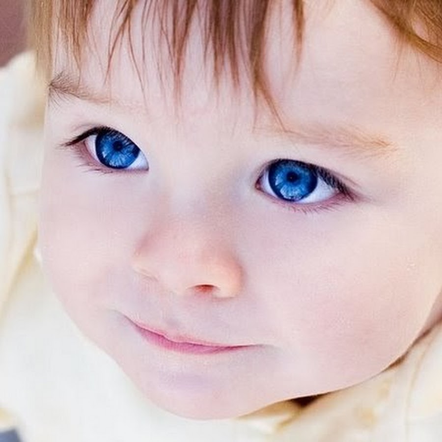 Почему у ребенка голубые глаза. Глаза ребенка. Маленькие дети с голубыми глазами. Красивые детские глаза. Глаза мальчика.