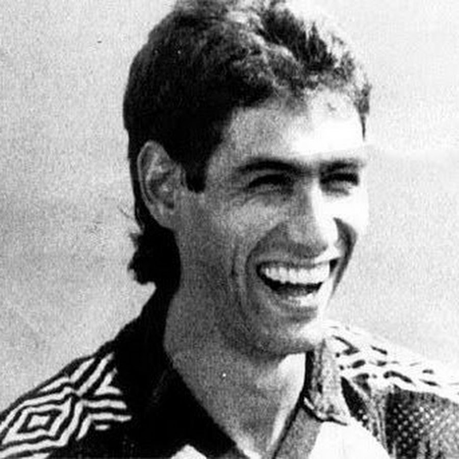 Эскобар футболист колумбия. Умберто муньос фото. Умберто муньоса кастро. Умберто муньос. Андрес эскобар футболист.